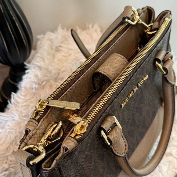 Michael kors handbag - Picture 9 of 17